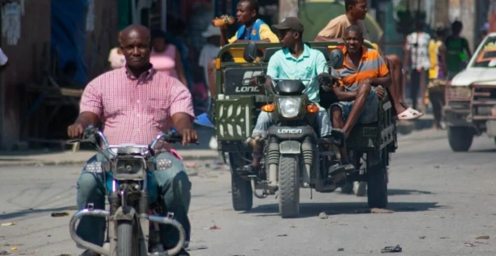 33 mil pessoas deixaram o Haiti em duas semanas; violência faz ruas amanhecerem com corpos pelo chão