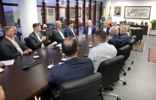 Governo assina protocolo de intenções com duas empresas interessadas em ampliar investimentos em Santa Catarina