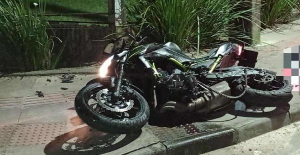 Jovem sofre acidente e morre ao gravar vídeo pilotando moto nova