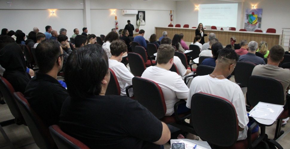 Diálogo e informação: em Cocal do Sul, curso destacou o papel e importância dos vereadores para os municípios