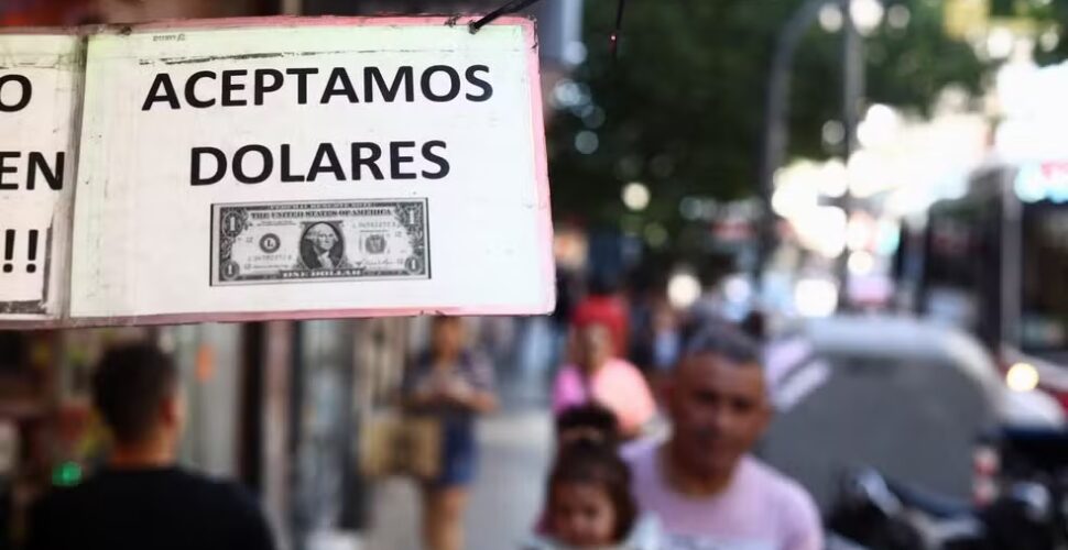 Argentina deixa de ter maior juro nominal do mundo após BC reduzir taxa de 50% para 40%