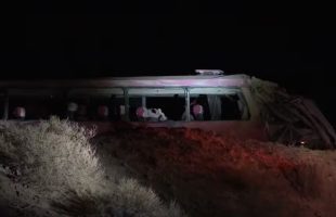 Duas brasileiras morrem após ônibus capotar no deserto do Atacama, no Chile