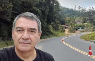 Prefeitura de Pedras Grandes paga por obra em rodovia