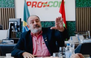 Governo abre edição extra no diário oficial e exonera Roberto Salum do Procon-SC