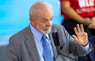 O que muda após Lula cortar verbas de R$ 4 bi em bolsas de estudo, educação e Farmácia Popular