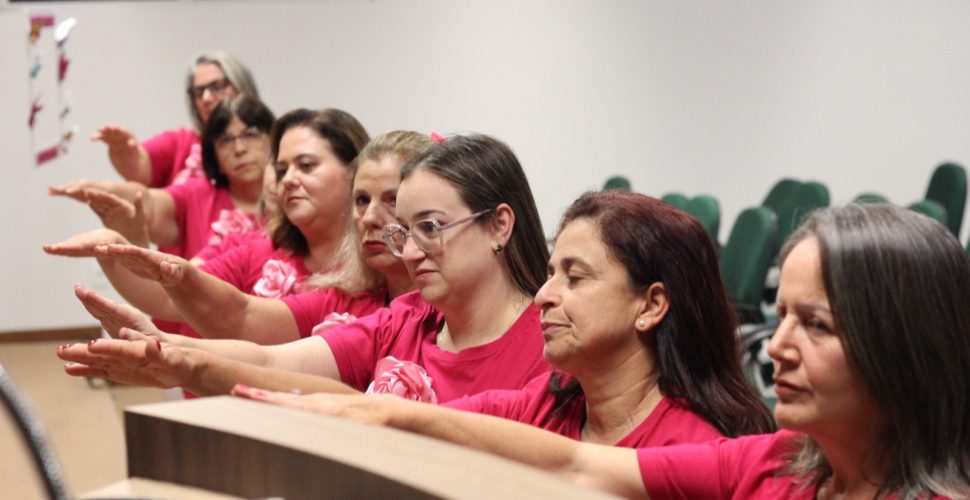 Novas voluntárias da Rede Feminina de Combate ao Câncer de Lauro Müller prestam juramento