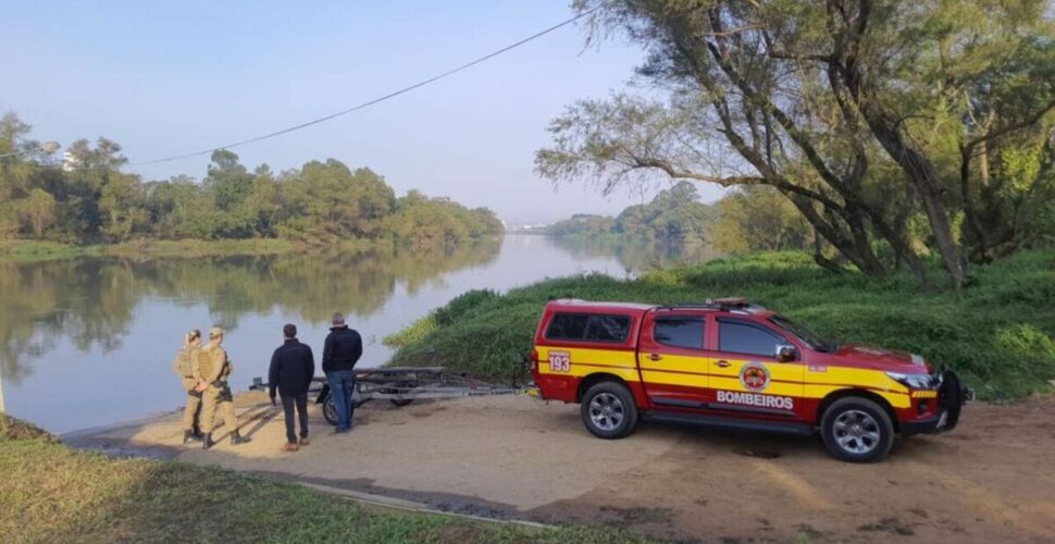 Bombeiros localizam corpo de homem desaparecido em rio de Tubarão