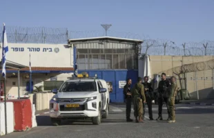 ‘Guantánamo de Israel’: palestino libertado acusa militares de tortura e gera protestos