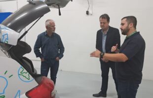Em visita, representante da JAC Motors Brasil projeta parcerias com a Satc