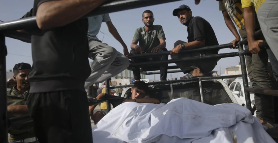 Israel continua bombardeios em Gaza enquanto governo racha sob pressão por cessar-fogo