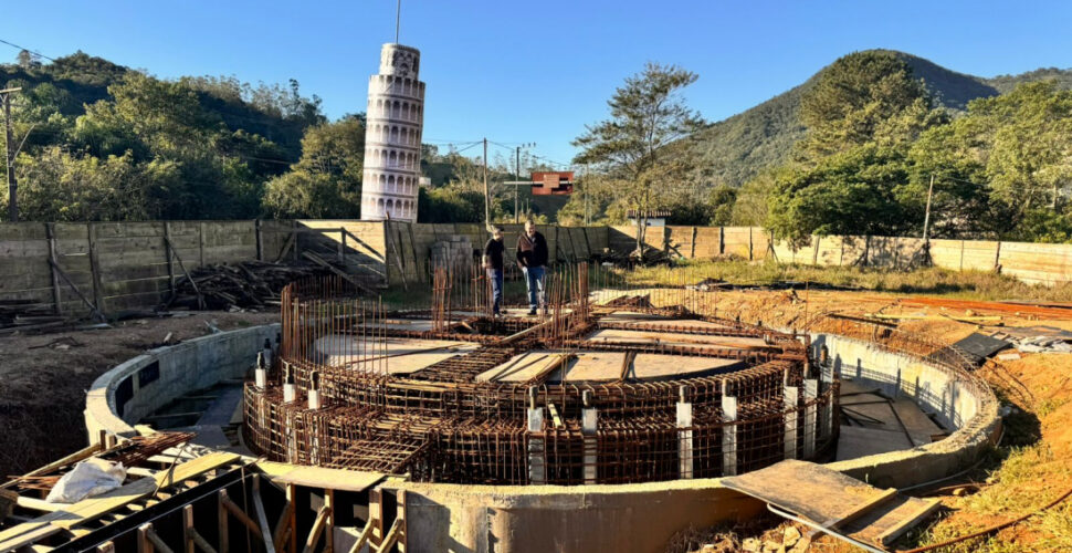 Avançam as obras da Torre de Pisa em Pedras Grandes