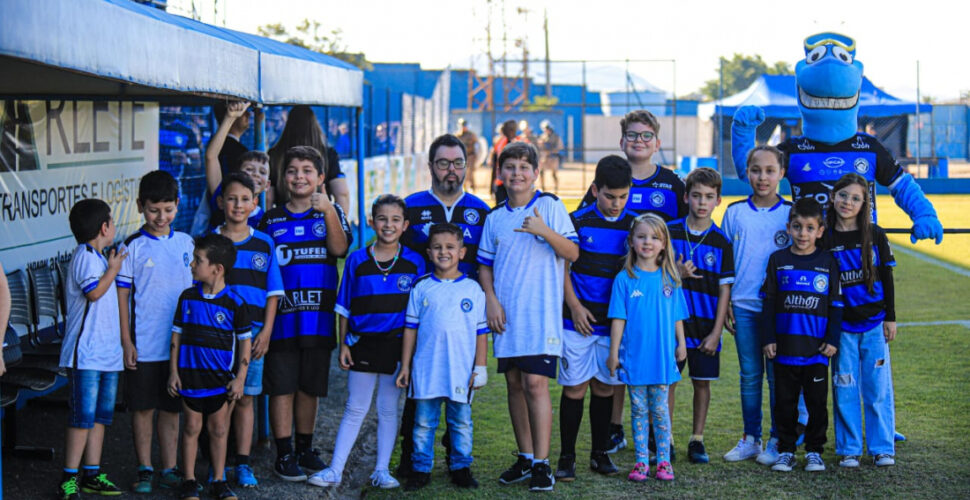 Atlético Tubarão lança projeto social com aulas gratuitas de futebol para crianças e adolescentes