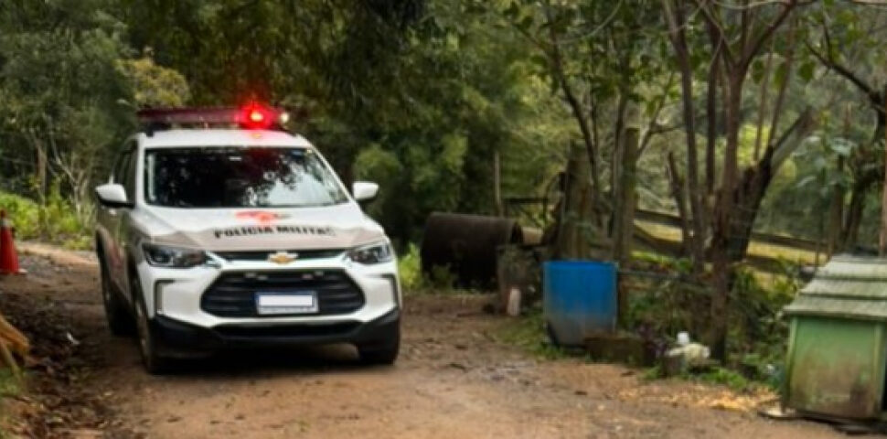 Homem é morto a facadas pelo enteado em Tubarão; briga com a mãe seria o motivo