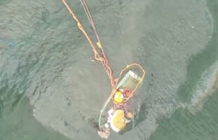 Naufrágio de barco pesqueiro causa poluição hídrica em Laguna