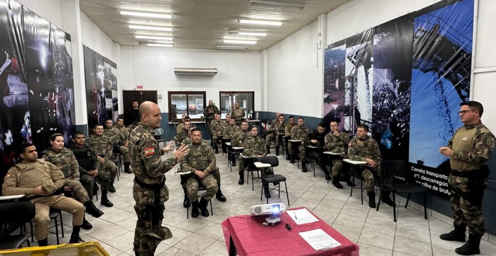 Policiais Ambientais realizam aula e visita técnica na Carbonífera Metropolitana