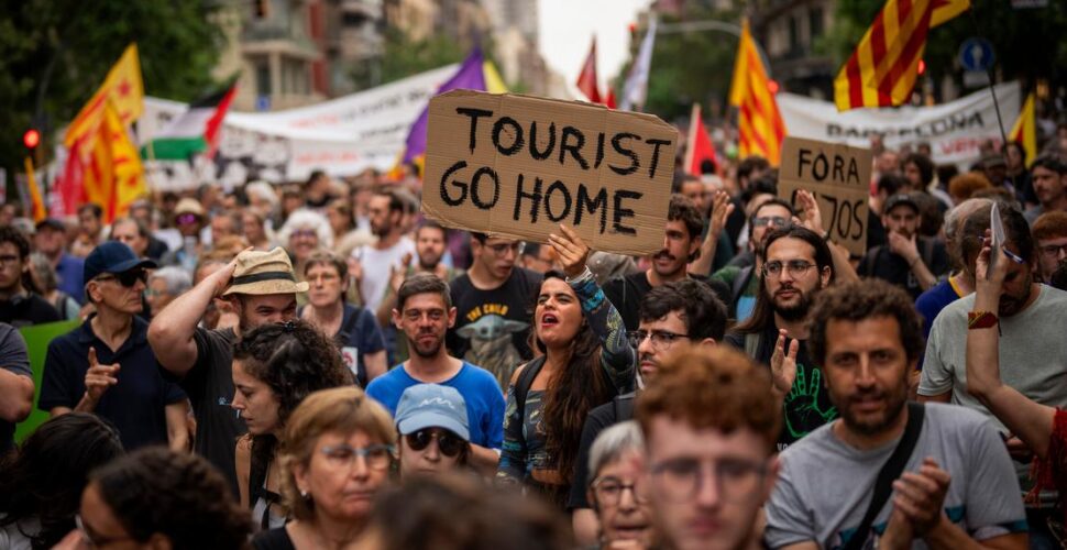 Europeus se rebelam contra o turismo de massa