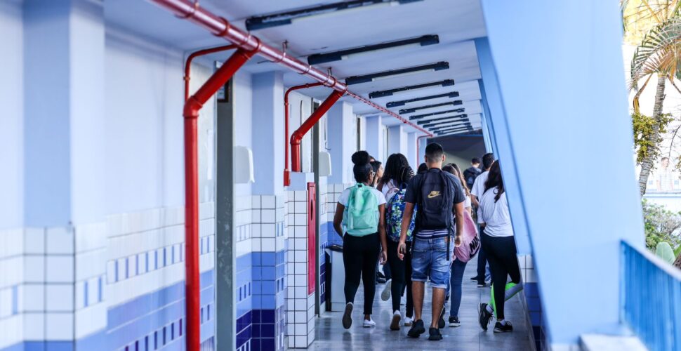 Estudantes da rede estadual de SC voltam às aulas nesta segunda-feira