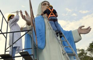 Museu ao Ar Livre revitaliza imagem sacra no alto do Morro da Santinha