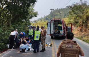 Motociclista tem perna arrancada em grave acidente na SC-390, em Pedras Grandes