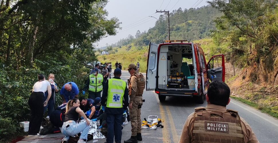 Motociclista tem perna arrancada em grave acidente na SC-390, em Pedras Grandes