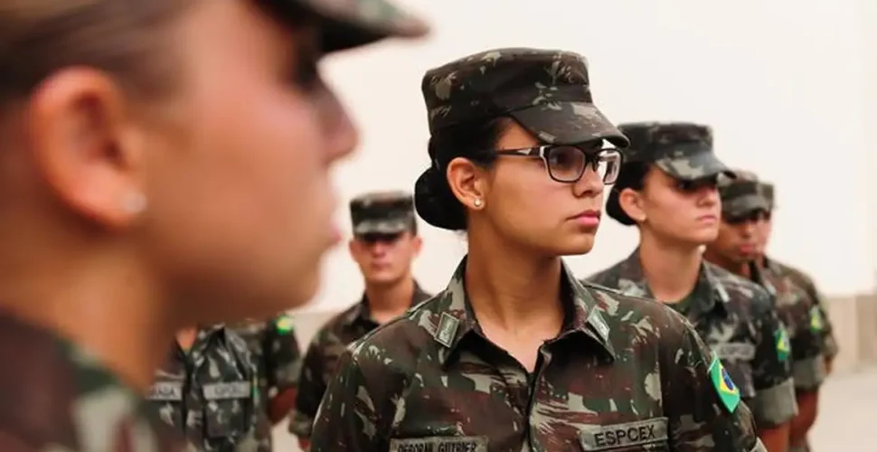 Mulheres poderão se alistar no serviço militar aos 18 anos