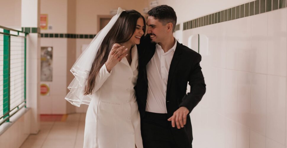 Casal de Criciúma faz ensaio fotográfico de casamento em escola que se conheceram