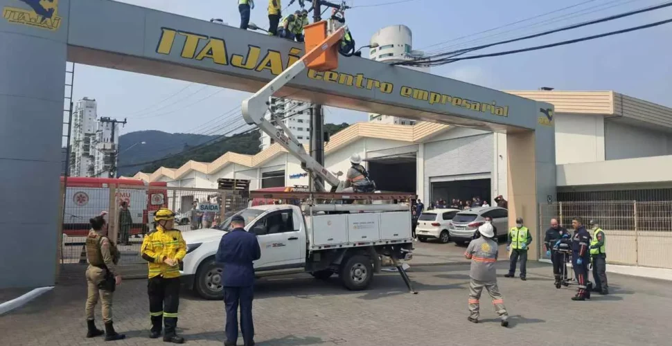 Homem sobrevive a descarga elétrica em rede de 23 mil volts