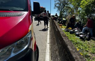 Acidente na Serra do Rio do Rastro: casal fica ferido após perder controle de moto