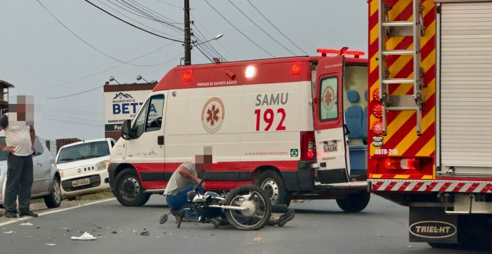 Motociclistas sofrem graves fraturas após colisão na SC-390, em Lauro Müller