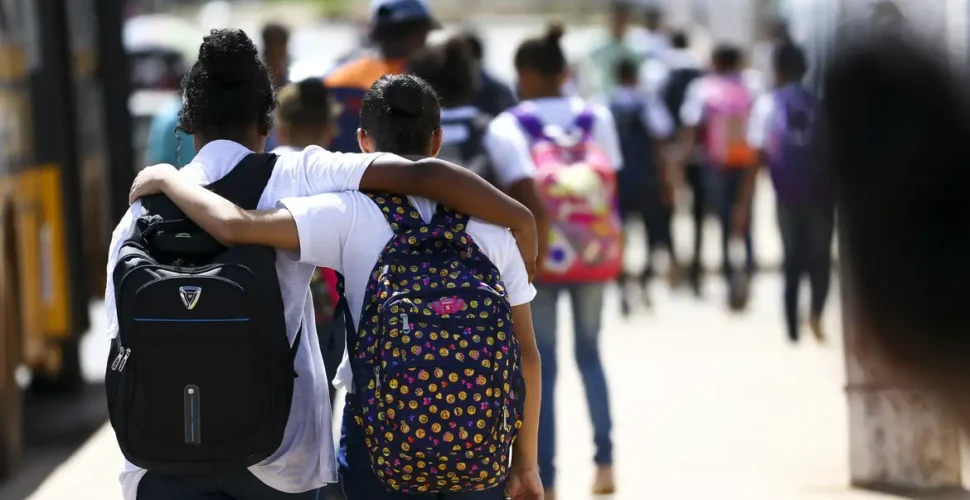 Brasil discute estratégias para melhorar educação para a adolescência