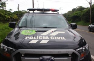 PC captura mulher foragida condenada por aliciar filhos para programas sexuais; ela ficará presa em Criciúma