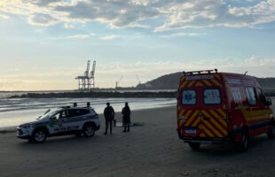 Homem é encontrado morto na Praia do Porto em Imbituba