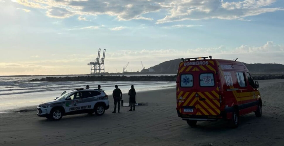 Homem é encontrado morto na Praia do Porto em Imbituba