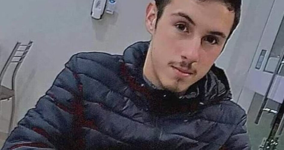 Acidente entre ônibus e motocicleta termina em morte de jovem