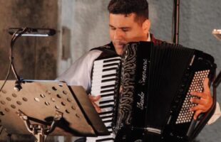 Lauromülense Fernando Longo representa o Brasil em Festival Internacional de acordeon em Portugal