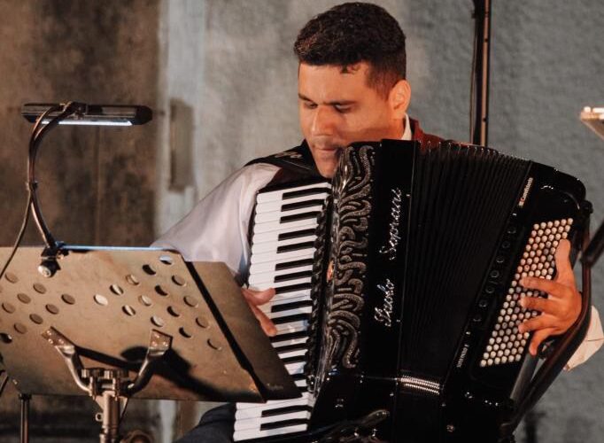 Lauromülense Fernando Longo representa o Brasil em Festival Internacional de acordeon em Portugal