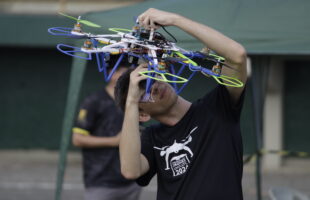 Tecnologias que encantam: Satc sedia Campeonato de Drones com equipes de todo o país