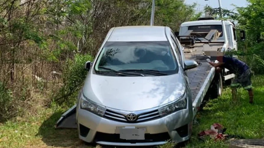 Veículo roubado é encontrado camuflado em matagal de Criciúma