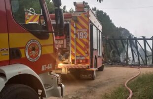 Incêndio em estufa de fumo mobiliza Corpo de Bombeiros em Lauro Müller