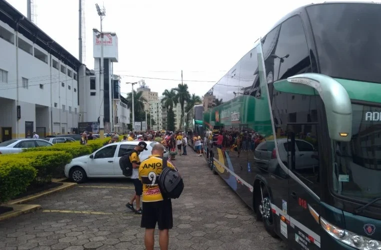 Contra o Internacional, direção do Criciúma vai disponibilizar ônibus e ingresso