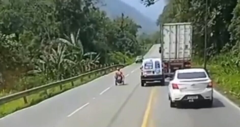 Homem em cadeira de rodas é flagrado descendo serra em SC: “Estava treinando”