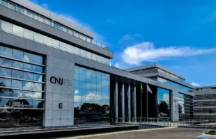 CNJ afasta juiz citado em relatório da PF sobre tentativa de golpe