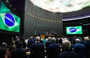 PEC que propõe semana de trabalho de 4 dias ganha apoio de 134 deputados federais