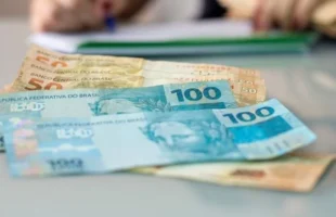 Saiba o que fazer se a empresa não depositar o 13º salário