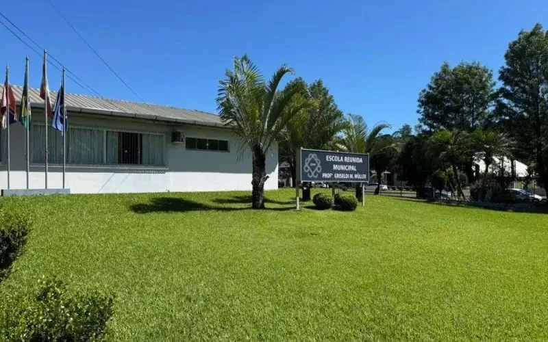 Adolescente suspeito de ameaças de ataque em escola é apreendido