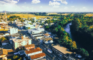 Forquilhinha Registra Crescimento Econômico de 18,07% em 2023, superando Santa Catarina e a Região Carbonífera