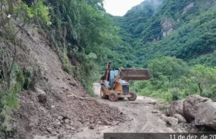 Serra do Corvo Branco é liberada para trânsito após queda de barreira