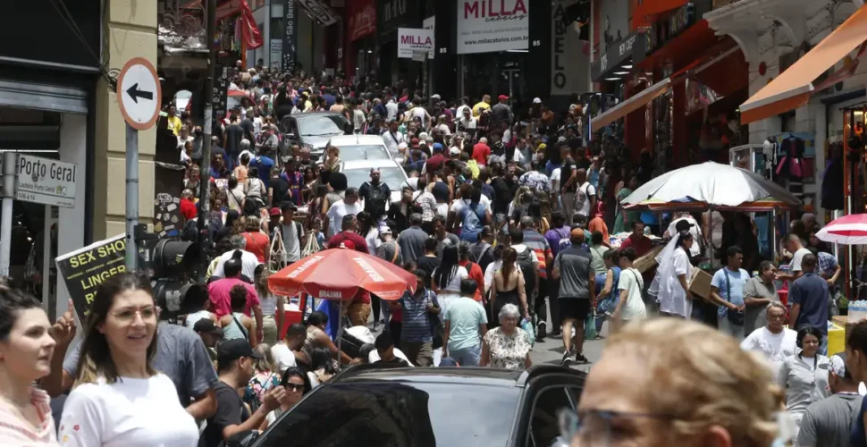 Procon e Febraban orientam consumidores sobre gastos no fim de ano