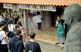 Contação de história serve como introdução ao Museu ao Ar Livre