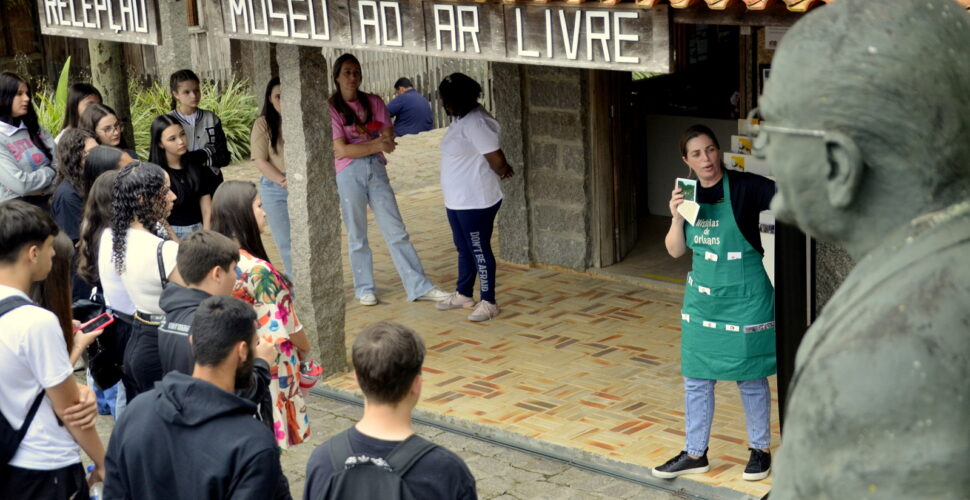 Contação de história serve como introdução ao Museu ao Ar Livre